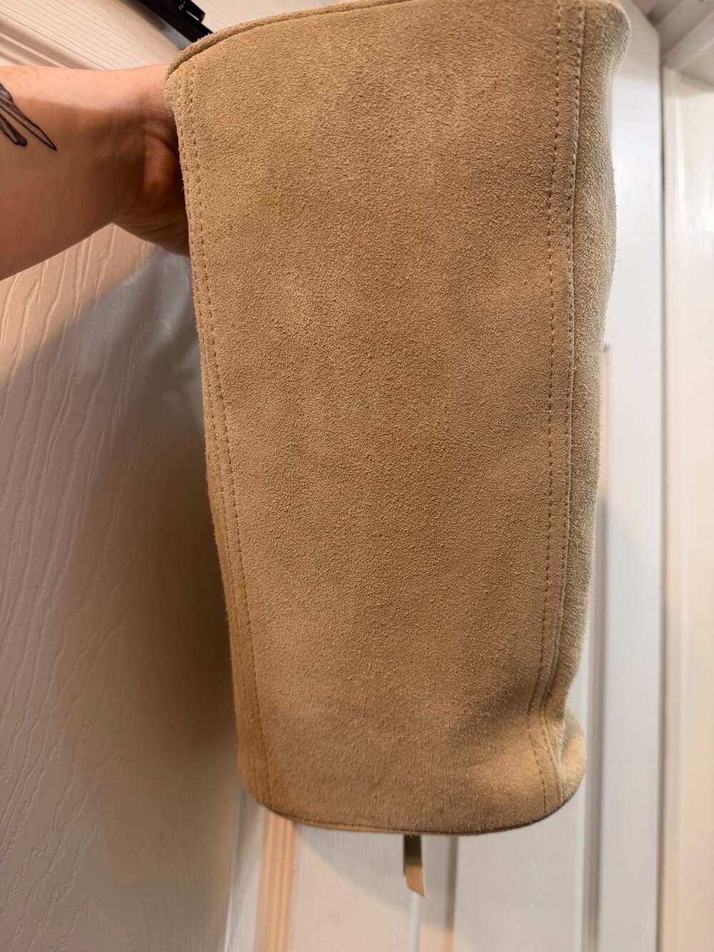 Free People Sierra Suede Shoulder Bag in Banana Pudding- NWT - Picture 4 of 7